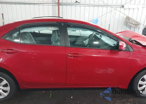 2015 Toyota Corolla Le z USA, uszkodzony, nr VIN 5YFBURHE5FP315537